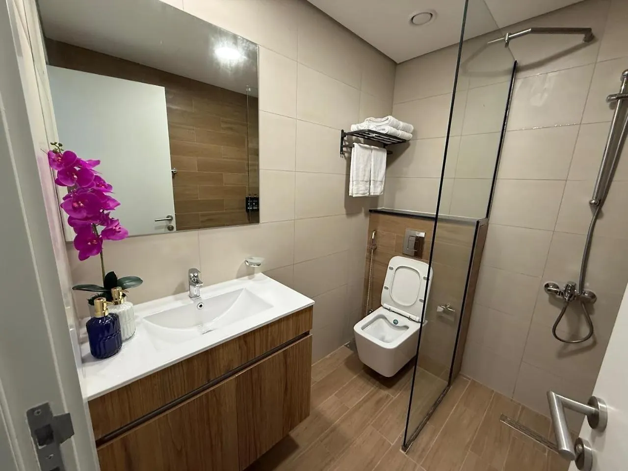 Modern 3Br Duplex Near Cleveland & Galleria Mall Abu Dhabi 0*,  Emirados Árabes Unidos