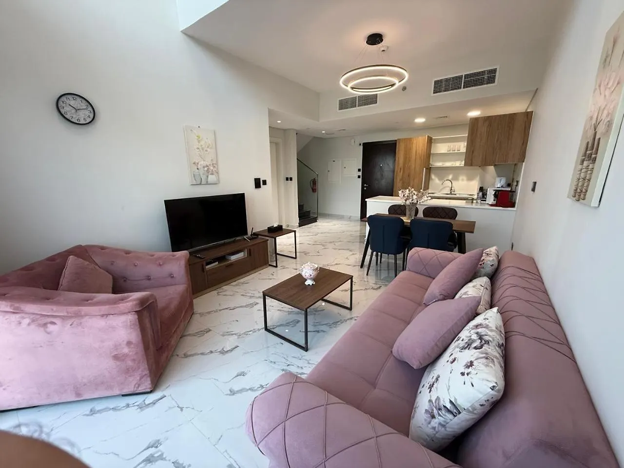 Modern 3Br Duplex Near Cleveland & Galleria Mall Abou Dabi Appartement