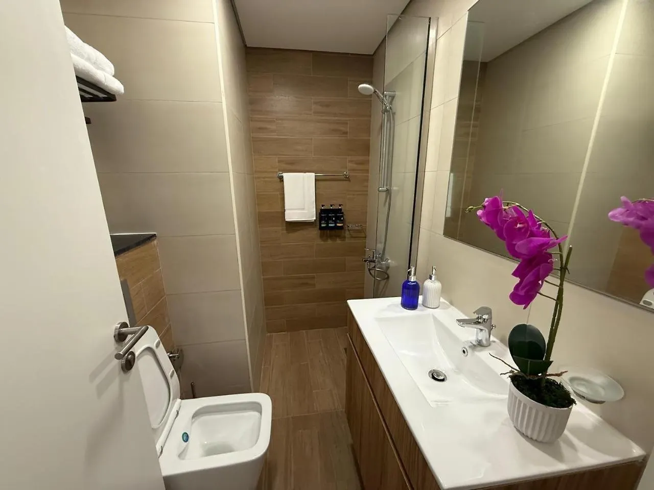 Modern 3Br Duplex Near Cleveland & Galleria Mall Abou Dabi