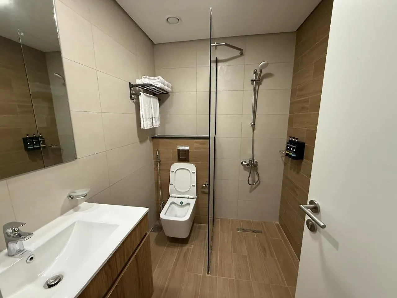 Modern 3Br Duplex Near Cleveland & Galleria Mall Abou Dabi Appartement
