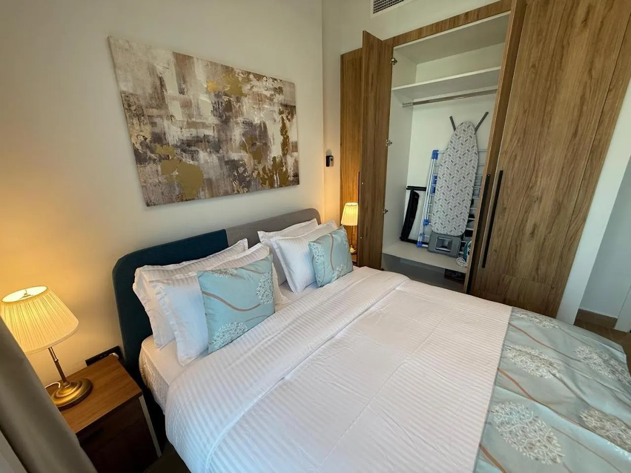 Modern 3Br Duplex Near Cleveland & Galleria Mall Abou Dabi